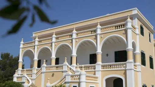 Stunning palace by the sea Stunning palace by the sea